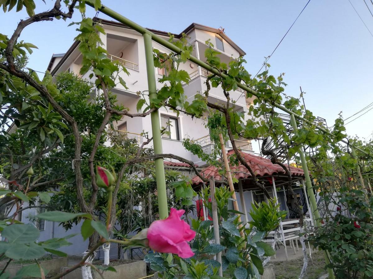 Villa Osmani Durrës Eksteriør billede